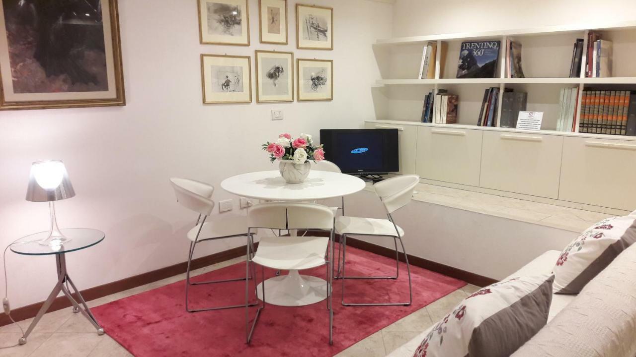Mini Chic Downtown Apartment Bologna Luaran gambar
