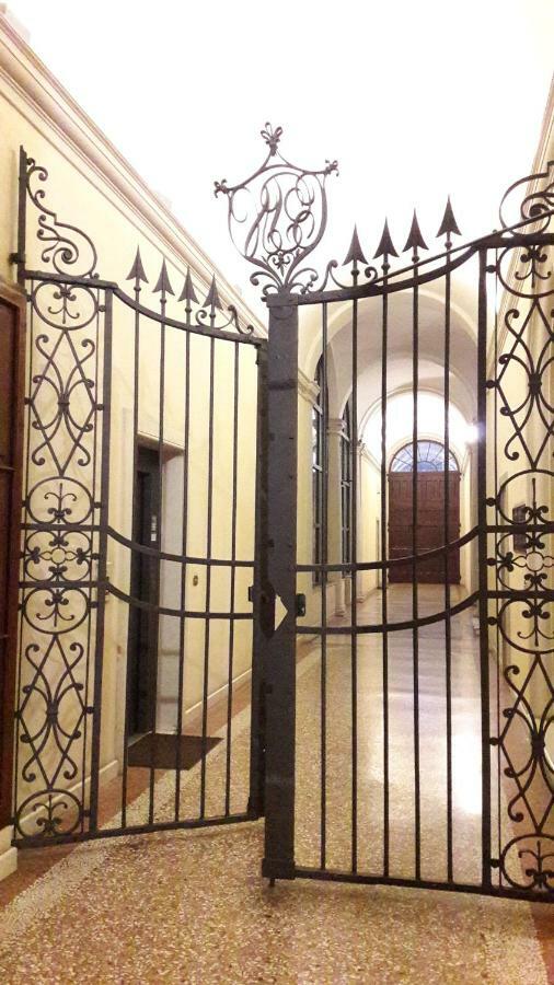 Mini Chic Downtown Apartment Bologna Luaran gambar