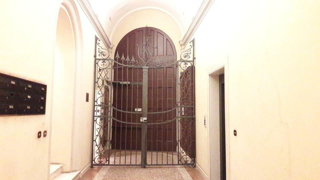 Mini Chic Downtown Apartment Bologna Luaran gambar