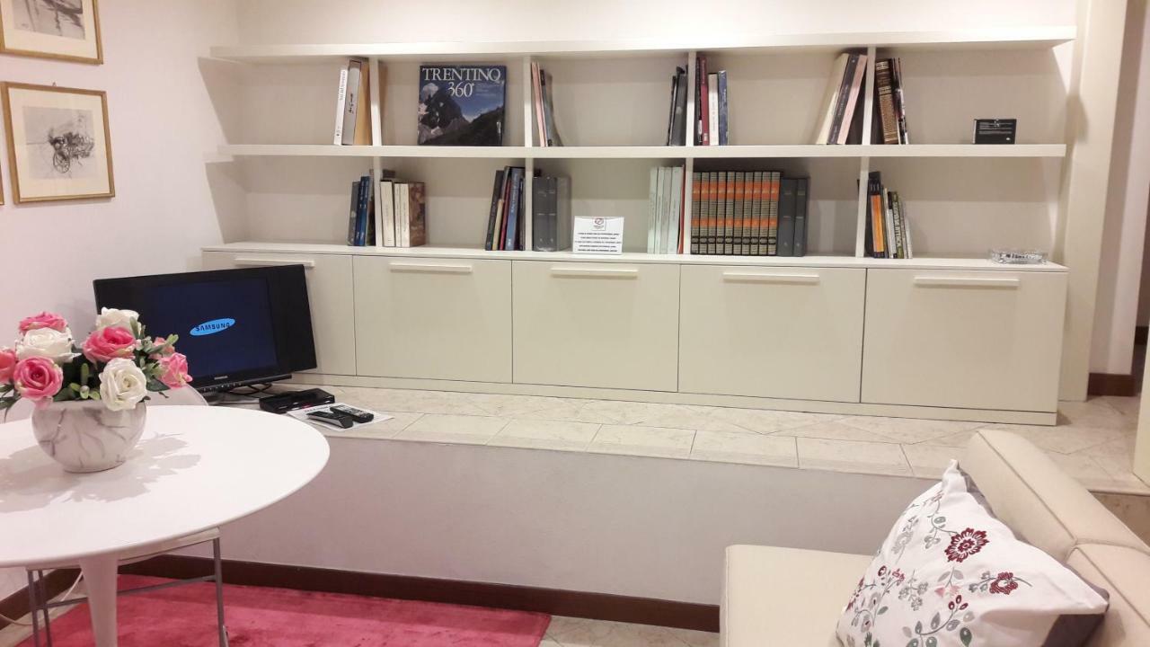 Mini Chic Downtown Apartment Bologna Luaran gambar