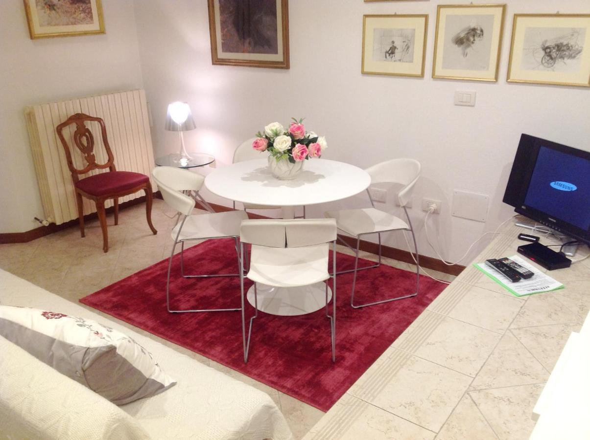 Mini Chic Downtown Apartment Bologna Bilik gambar
